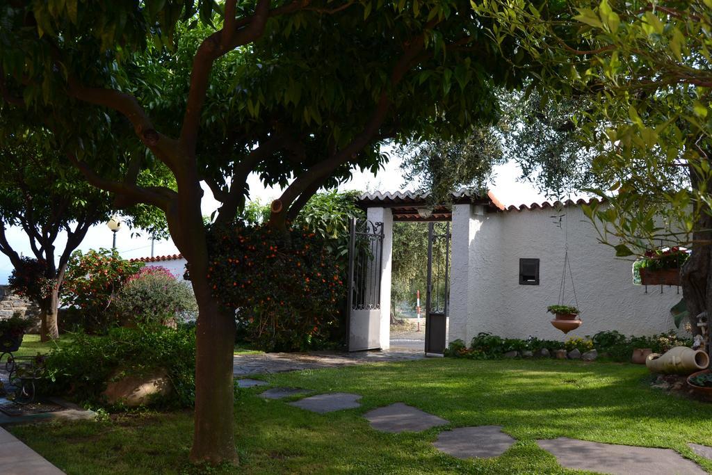 Azienda Agrituristica Villa Arianna Imperia Exterior foto